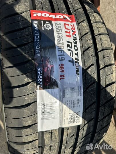 RoadX RXMotion U11 225/40 R19 и 255/35 R19 96Y