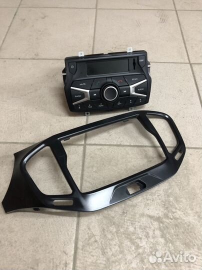 Оригинальная магнитола на Лада Веста