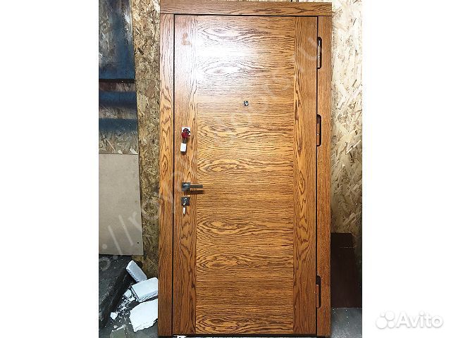 Входная железная дверь натуральный шпон