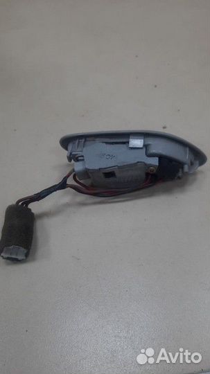 Плафон внутреннего освещения задний левый