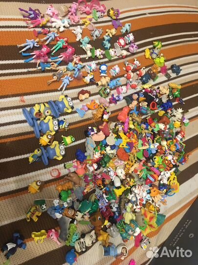 Игрушки киндеры много