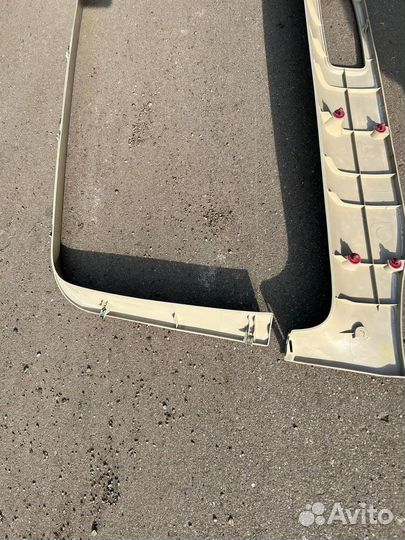 Обшивка двери багажника Lexus LX470