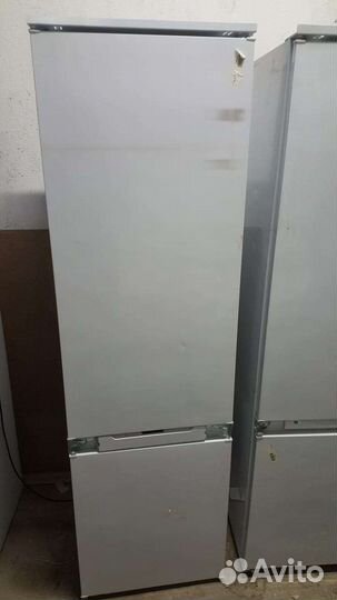 Встраиваемый холодильник Hotpoint ariston