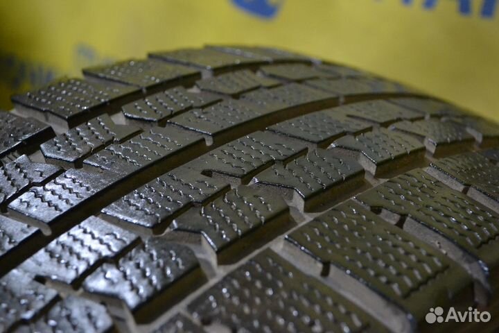 Goodyear Ice Navi Zea II 215/45 R17