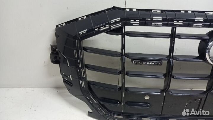 Решетка радиатора передняя Audi Q8 2019