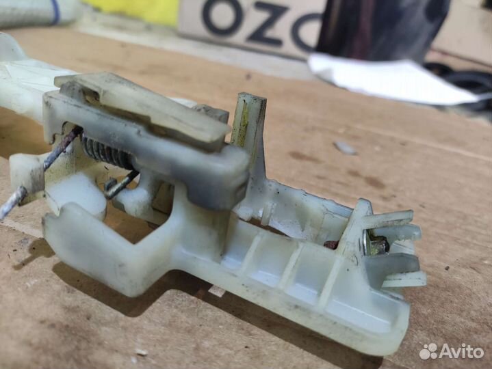 Кронштейн ручки левой двери Hyundai i40