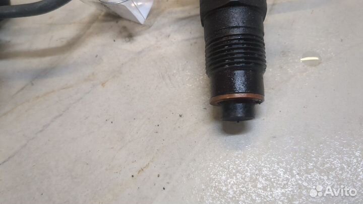 Форсунка топливная Mitsubishi Pajero, 1994