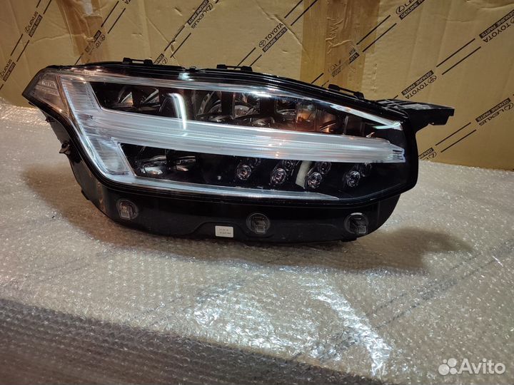 Volvo XC90 фара правая