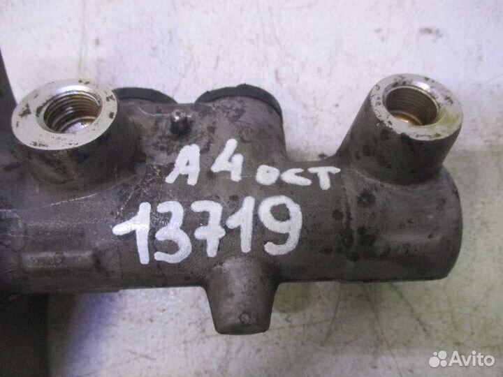 Цилиндр тормозной главный Skoda Octavia 1 Tour 1U2