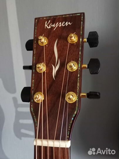 Акустическая гитара из массива палисандра, в кейсе