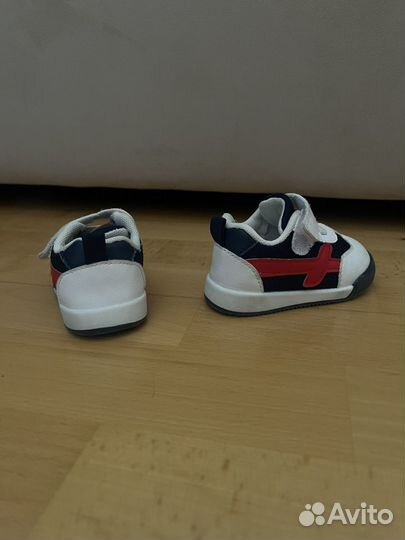 Кроссовки детские
