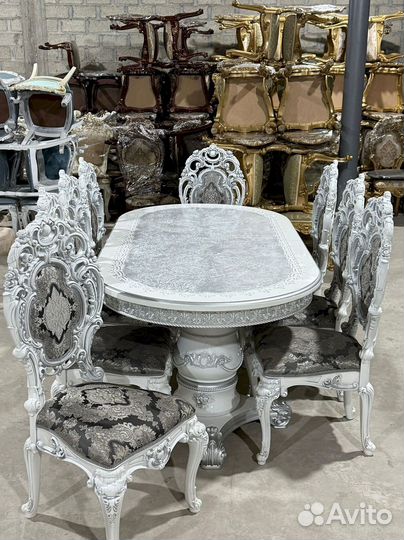 Стол обеденный. В наличии