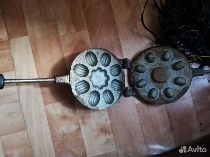 Чугунный утюг, Бидон, орешница