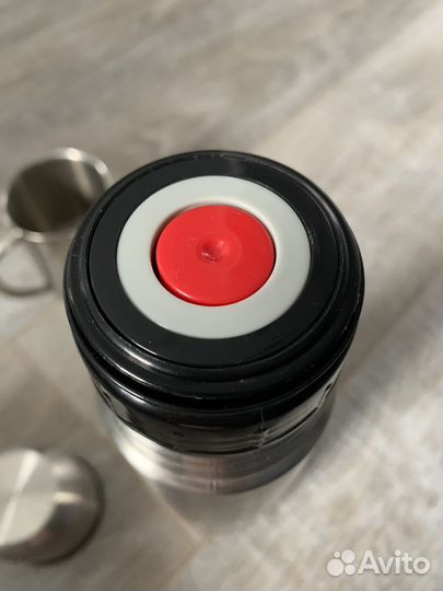 Термос с кружкой