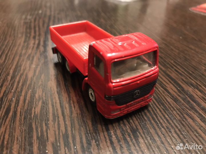 Siku Mercedes-Benz Actros Diecastluv's