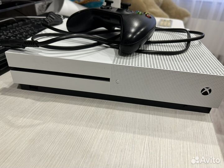 Xbox One s 1tb с играми