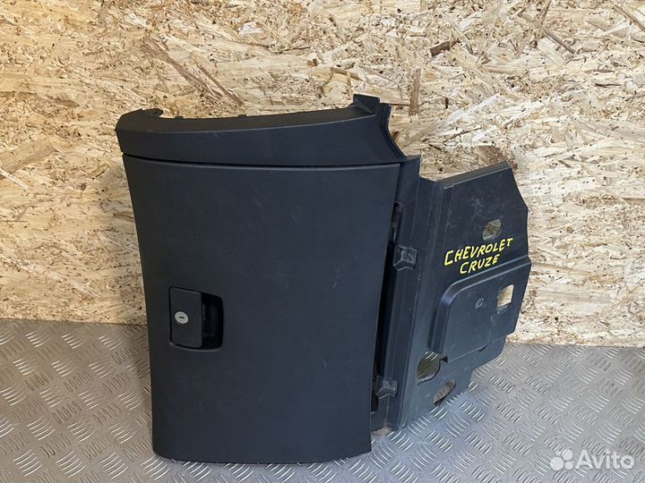 Бардачок Chevrolet Cruze J300