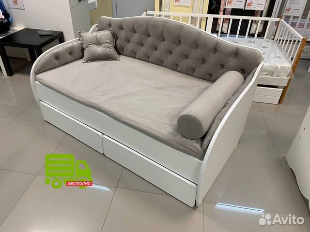 Кровать тахта с мягкой спинкой