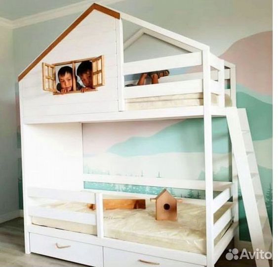 Детская кровать с лестницей
