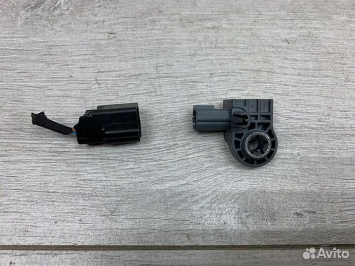 Датчик удара подушки безопасности Volkswagen