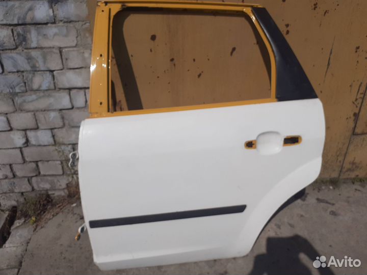 Дверь задняя левая универсал Ford Focus 2