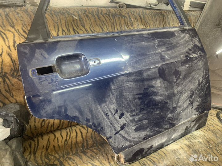 Передние фары,приборная панкль,дверь