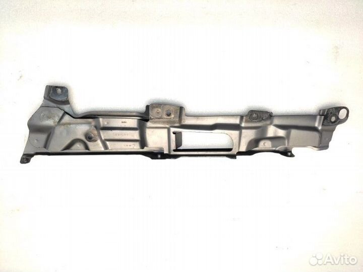 Кронштейн крыла передний правый Land Rover