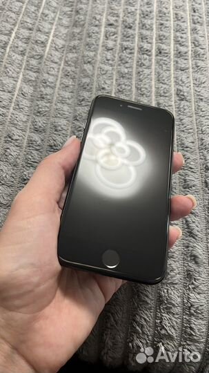 iPhone SE, 64 ГБ