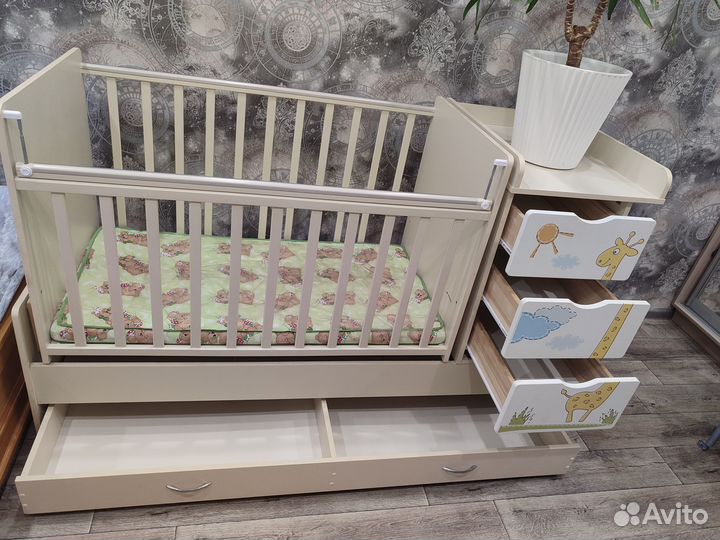 Детская кроватка