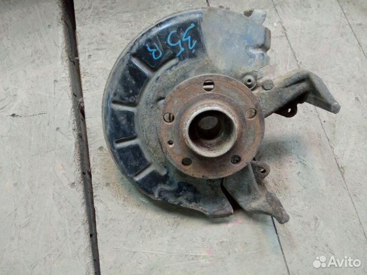 Кулак поворотный передний правый Skoda Fabia 5J2