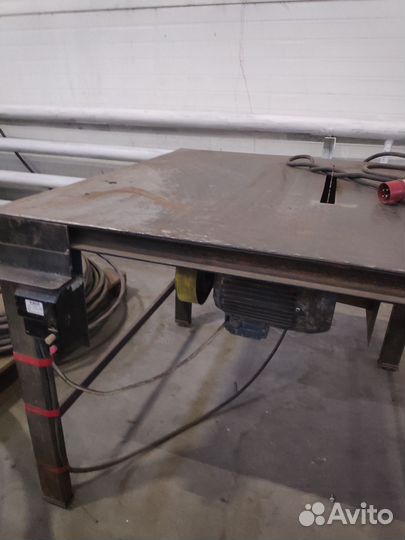 Циркулярный станок по дереву