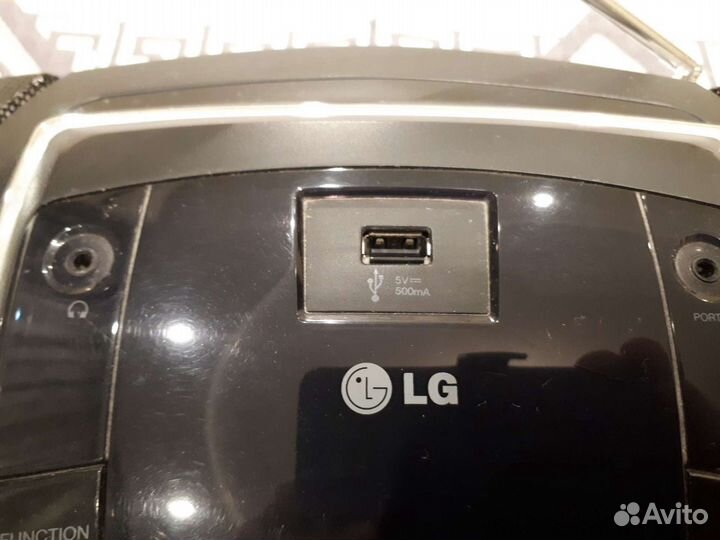 Аудиомагнитола LG SB74