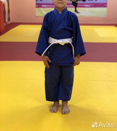 Продаю новое детское Кимоно(синее и бел) для дзюдо