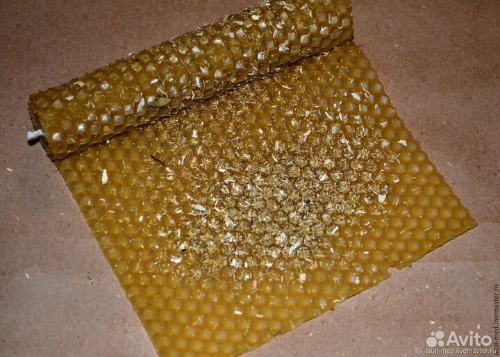 Свеча из вощины с Ромашкой