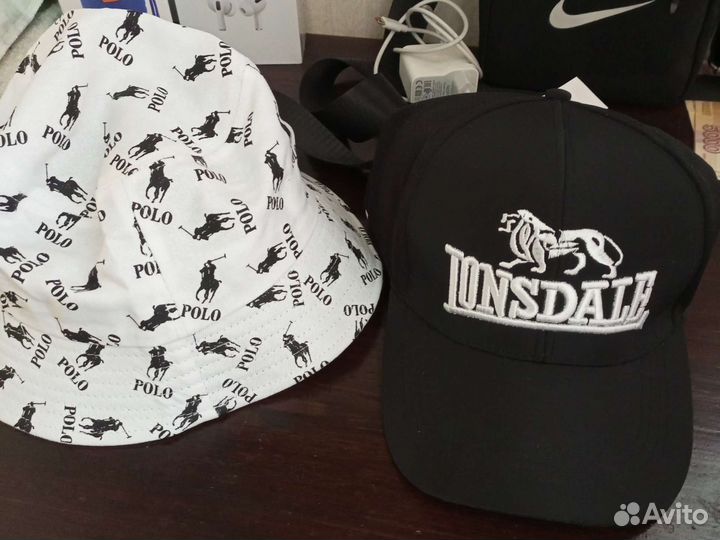 Панама и кепка