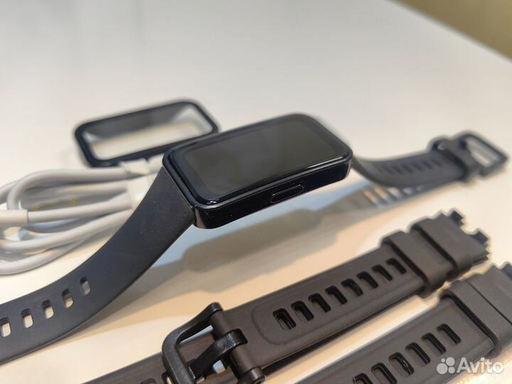 Фитнес браслет Huawei band 8