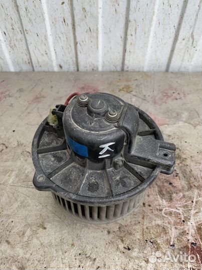 Моторчик печки Митцубиси Каризма
