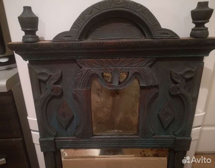 Зеркало старинное в деревянной резной раме