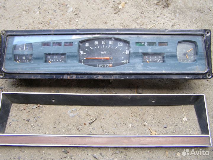 Хром. рамка крепежа щитка приборов на Г.А.З.-24-01