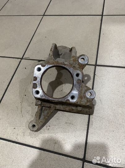 Поворотный кулак задний левый Ford Mondeo 3