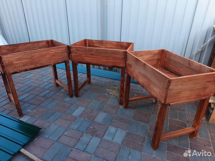 Деревянная клумба