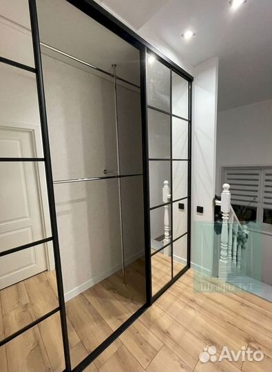 Шкаф с зеркалом