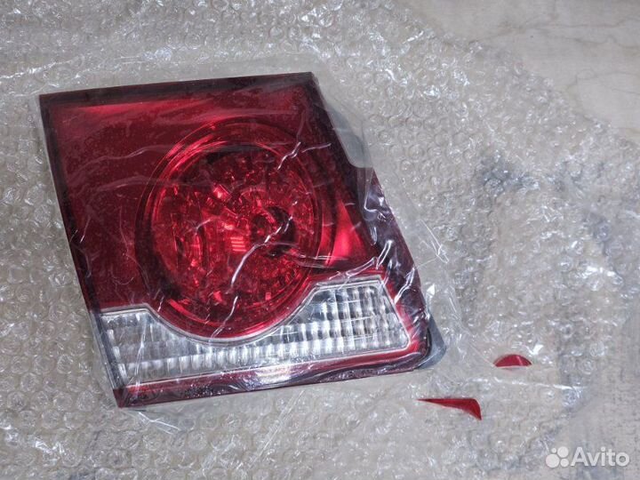 Фонарь задний левый внутренний Chevrolet Cruze