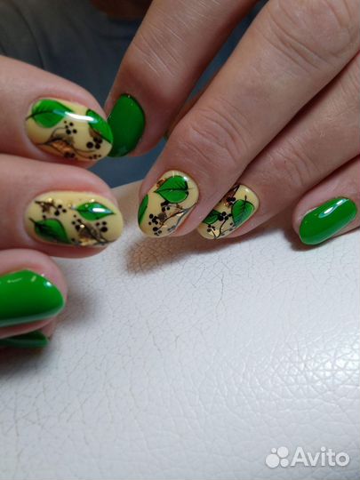 Маникюр в салоне