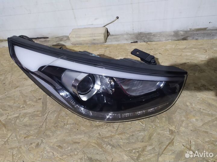 Фара правая Hyundai IX35
