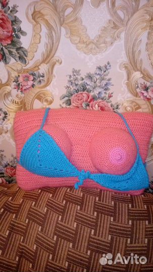 Подушка грудь подарок мужчине)