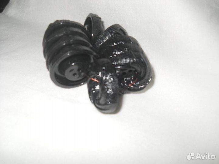 Нитки, пуговицы и другая фурнитура