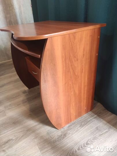 Компьютерный/письменный стол