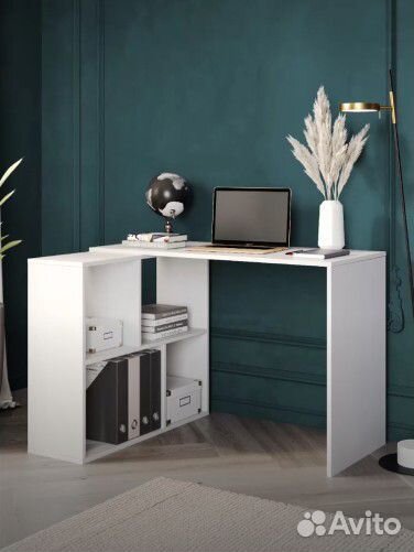 Компьютерный стол белый