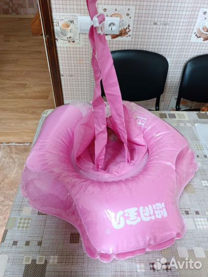 Круг для плавания, купальник и тапочки